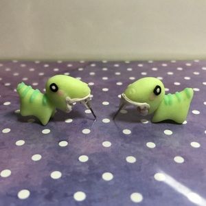 Adorable dinosaur earrings🦖